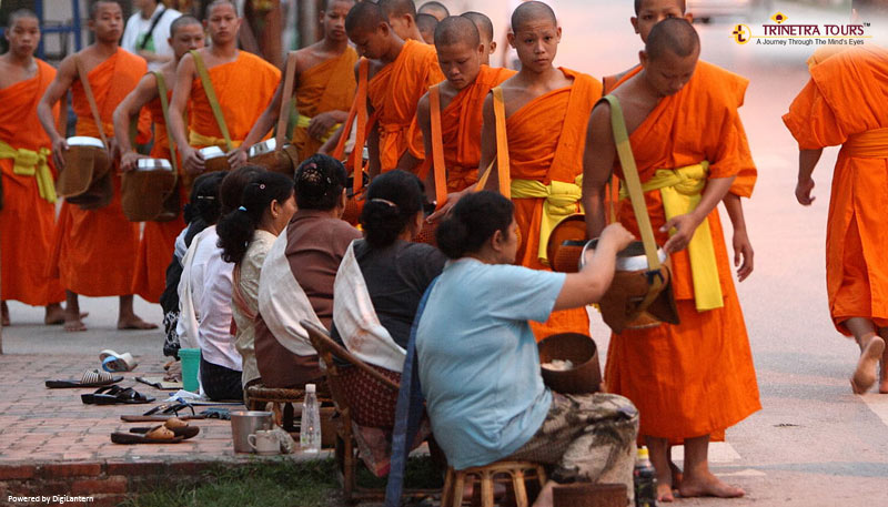 Travel-etiquettes-in-Laos