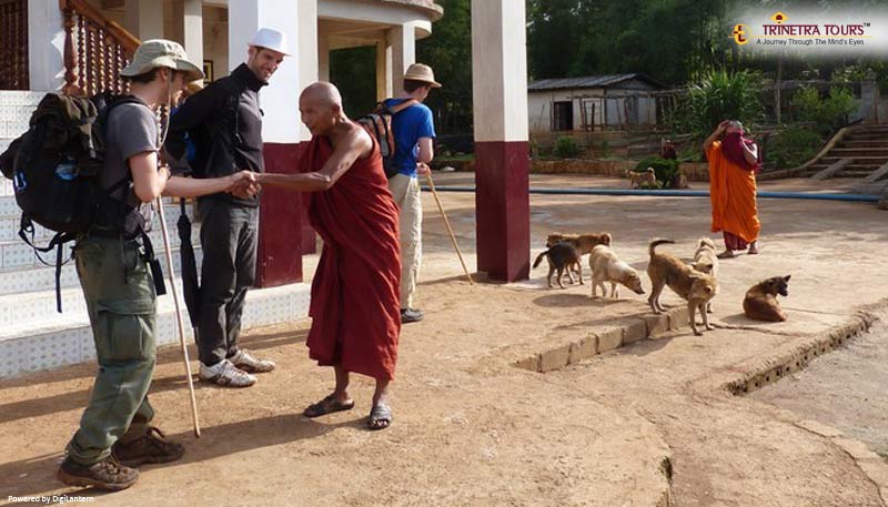 Travel-etiquettes-in-Myanmar