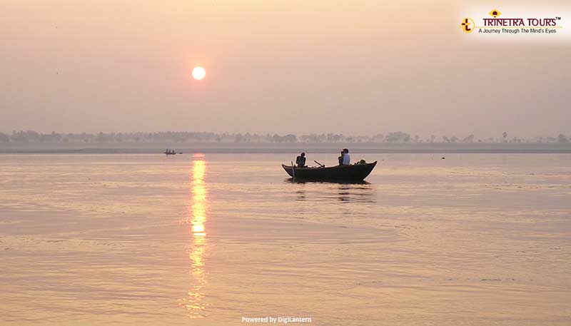 Boat-ride-in-the-Ganges